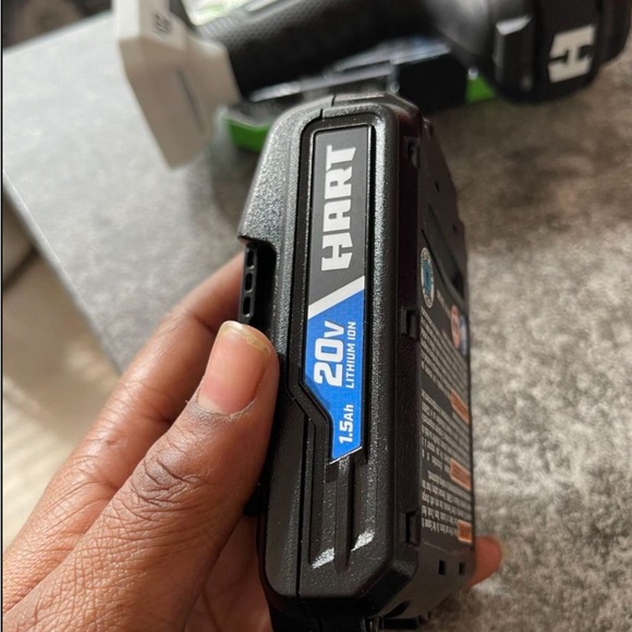 hart 20v drill with battery and charger - Picture 2 of 6